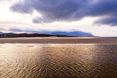 Donegal 'de Ardara ve Portnoo arasındaki Sheskinmore Doğa Koruma Alanı' nın manzarası - İrlanda