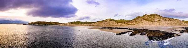 Het landschap van de Sheskinmore baai naast het natuurreservaat tussen Ardara en Portnoo in Donegal - Ierland — Stockfoto