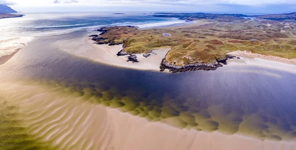 Krajina Sheskinmorského zálivu vedle přírodní rezervace mezi městy Ardara a Portnoo v Donegalu - Irsko — Stock fotografie