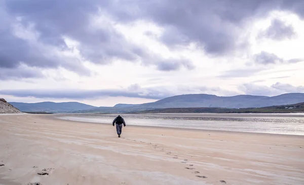 Ballinareava strand im sheskinmore naturreservat zwischen ardara und portnoo im donegal - irland — Stockfoto