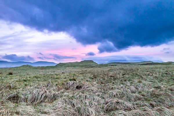 El paisaje de la Reserva Natural Sheskinmore entre Ardara y Portnoo en Donegal - Irlanda — Foto de Stock