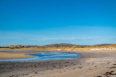 Donegal 'de Ardara ile Portnoo arasındaki Sheskinmore Doğa Koruma Alanı' ndaki Carn Sahili - İrlanda