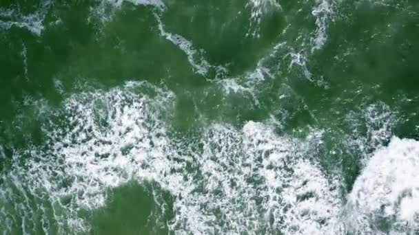 Luchtfoto van het Sondervig strand in Denemarken - Europa — Stockvideo