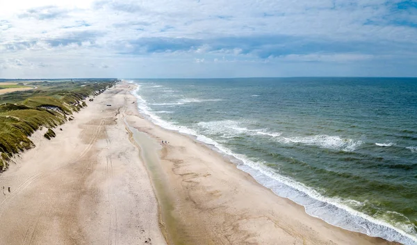 Vista aérea de la playa de Sondervig en Dinamarca - Europa —  Fotos de Stock