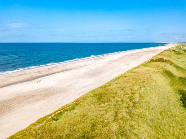 Vista aérea de la playa de Sondervig en Dinamarca - Europa —  Fotos de Stock