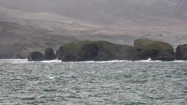 KIlcar e Teelin vistos de Muckross Head - County Donegal, Irlanda — Vídeo de Stock