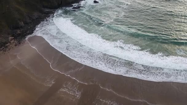 Malin Beg 'deki güzel sahil manzarası İrlanda' nın Donegal ilçesine bakıyor.. — Stok video