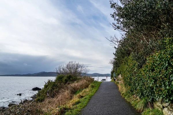 Ruta costera entre Buncrana en el Condado de Donegal y el bote salvavidas — Foto de Stock