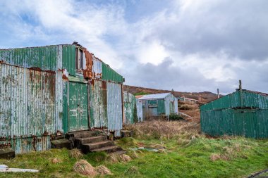 Fort Dunree, Inishowen Yarımadası 'nda terk edilmiş binalar - County Donegal, İrlanda