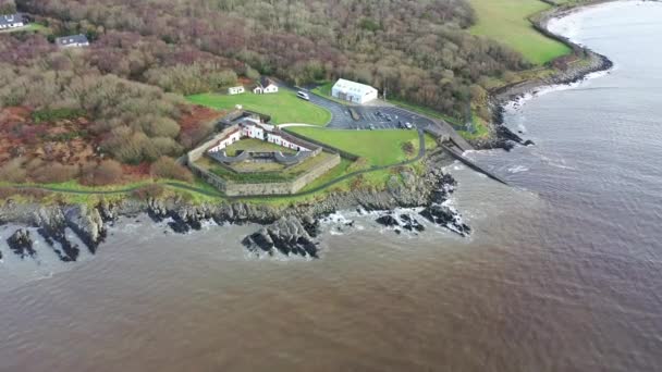 Die buncrana Rettungsbootstation befindet sich nördlich der Stadt - irland — Stockvideo