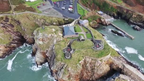 Luchtfoto van Fort Dunree, schiereiland Inishowen - County Donegal, Ierland — Stockvideo