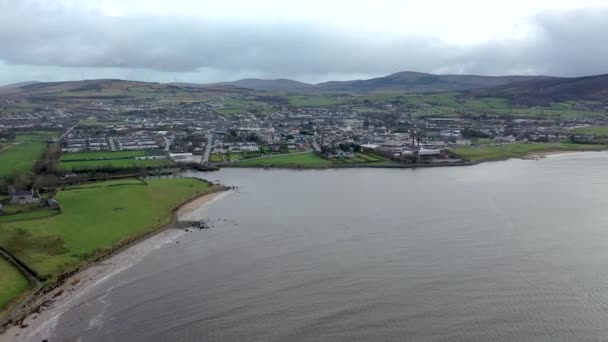 Cankurtaran botu istasyonu, İrlanda Cumhuriyeti Donegal 'deki Buncrana kasabasının kuzeyinde yer almaktadır. — Stok video