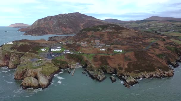 デュニー砦と灯台の空中写真、 Inishowen半島- County Donegal, Ireland — ストック動画