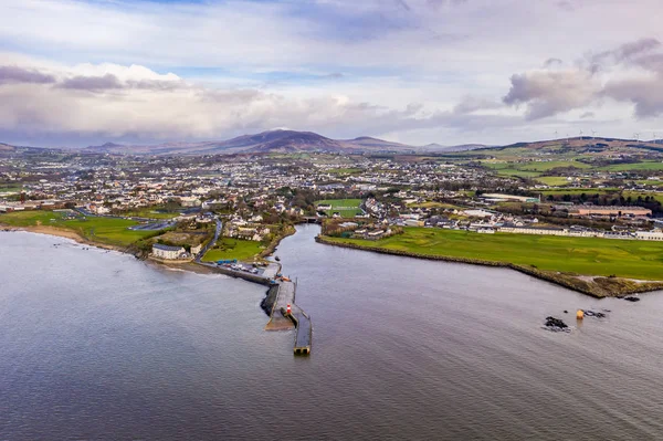 Flygfoto över staden Buncrana i grevskapet Donegal - Republiken Irland — Stockfoto