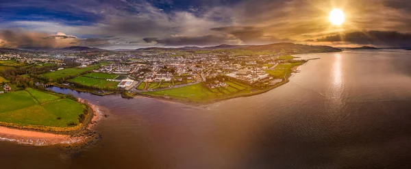 Letecký pohled na město Buncrana v hrabství Donegal - Irská republika — Stock fotografie