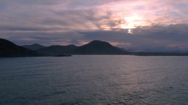 Vista aérea de la bahía de Tullagh, Inishowen - Condado de Donegal, República de Irlanda — Vídeo de stock