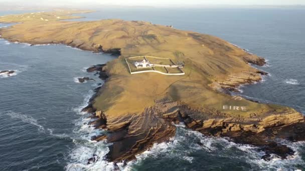 Widok z lotu ptaka na St. Johns Point, hrabstwo Donegal, Irlandia — Wideo stockowe