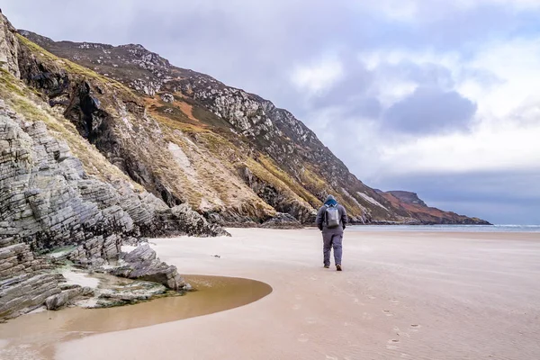 Η παραλία και τα σπήλαια στην παραλία Maghera κοντά στην Ardara, County Donegal - Ιρλανδία. — Φωτογραφία Αρχείου