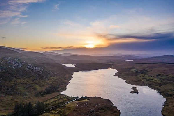 Luftaufnahme des Lough Ea zwischen Ballybofey und Glenties in Donegal - Irland — Stockfoto