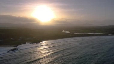 Donegal İrlanda 'daki Culdaff Sahili' nin havadan görünüşü
