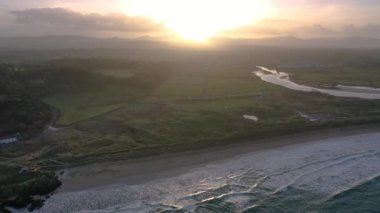 Donegal İrlanda 'daki Culdaff Sahili' nin havadan görünüşü