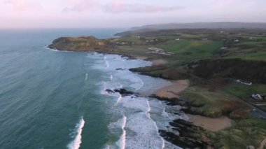 Donegal İrlanda 'daki Culdaff Sahili' nin havadan görünüşü