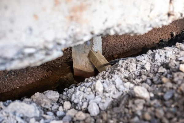 Concrete piles foundation under house in a subsidence area — Stock Image Concrete piles foundation under house in a subsidence area Stock Picture