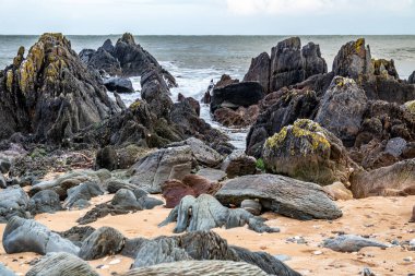 Inishowen, County Donegal 'deki Kinnagoe Körfezi' nde renkli taşlardan oluşan olağanüstü bir seçim var.