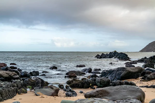 Kinnagoe öböl Donegal megyében, Inishowen van egy rendkívüli választéka színes kövek- Írország — Stock Fotó