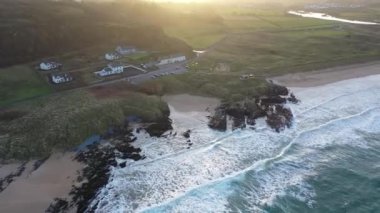 Donegal İrlanda 'daki Culdaff Sahili' nin havadan görünüşü