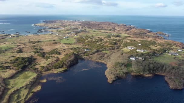 Aeronáutica de Rossbeg entre Ardara e Portnoo no Condado de Donegal, Irlanda — Vídeo de Stock