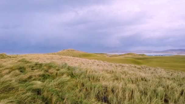 Donegal-İrlanda 'daki fırtına sırasında Portnoo ve Narin Golf bağlantıları — Stok video