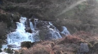 Dunlewey veya Dunlewy 'den Glenthornan Şelalesi İrlanda Donegal' de.