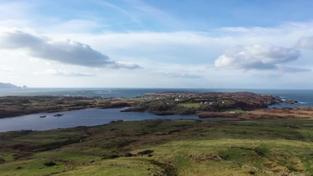 Antenne Rossbeg zwischen Ardara und Portnoo in der Grafschaft Donegal, Irland — Stockvideo