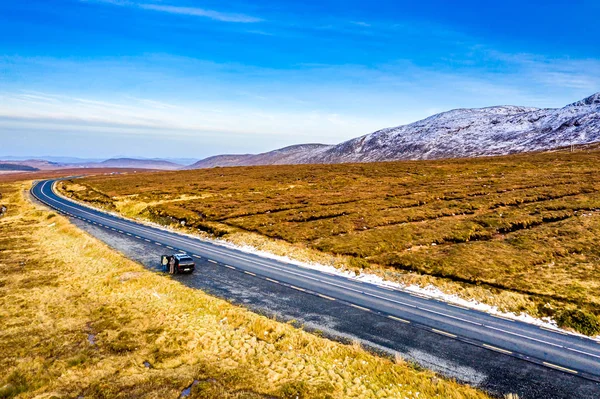 Aereo della R251 Highway vicino al Monte Errigal, la montagna più alta del Donegal - Irlanda — Foto Stock