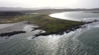 Cashelgolan plajlı hava manzaralı Carrickfad ve Portnoo County Donegal, İrlanda 'dan Narin Plajı