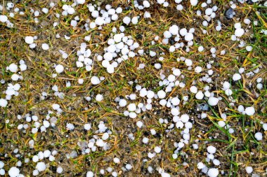 Donegal-İrlanda 'daki güçlü fırtınalar sırasında dolu yağışları