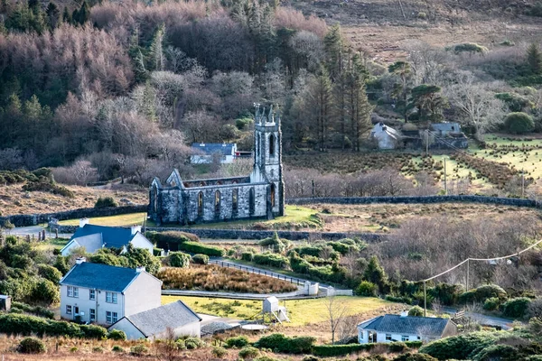Dunlewey Kilisesi Donegal, İrlanda 'daki Errigal Dağı' ndaki Zehir Vadisi 'nde harabeler — Stok fotoğraf