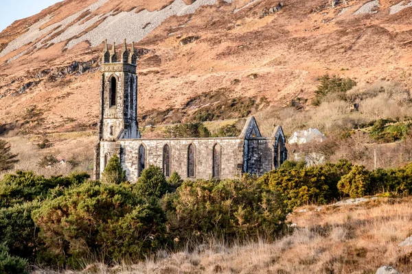 Dunlewey kerk ruïnes in de Giftige Glen op Mount Errigal in Donegal, Ierland — Stockfoto