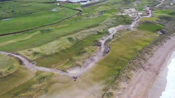 Flygfoto över den tilldelade Narin Beach av Portnoo County Donegal, Irland — Stockvideo