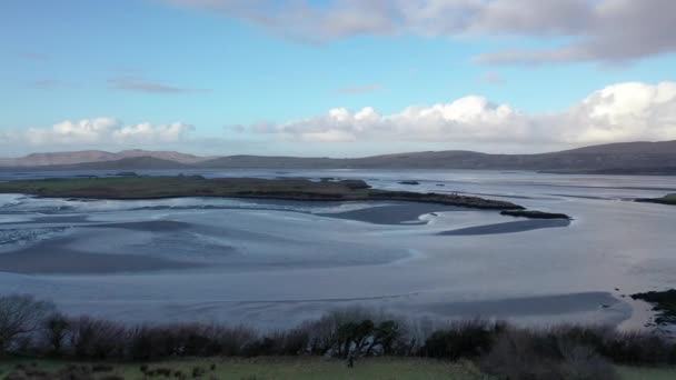 De paradijselijke kust tussen Lettermacaward en Portnoo in county Donegal - Ierland. — Stockvideo