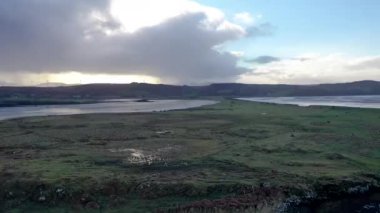 Donegal 'de Lettermacaward ve Portnoo arasındaki paradisiac kıyısı - İrlanda.