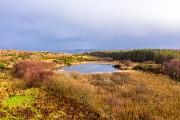 Aerea del lago in una torbiera di Clooney, Portnoo - Contea di Donegal, Irlanda — Foto Stock