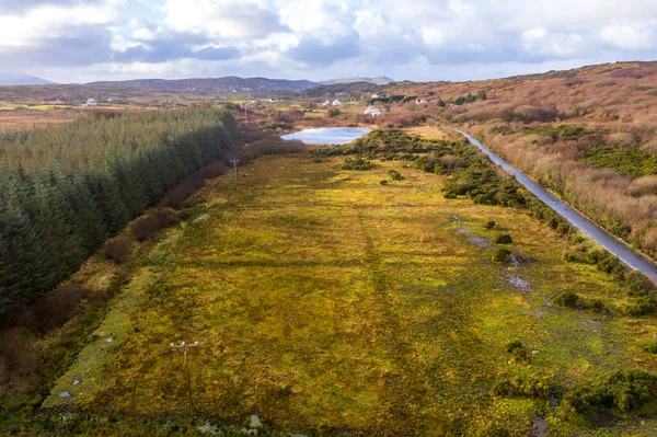Antenn med sjö i torvmosse av Clooney, Portnoo - County Donegal, Irland — Stockfoto