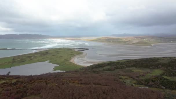 Bahía de Gweebarra vista desde Cashelgolan - Condado de Donegal, Irlanda — Vídeo de stock