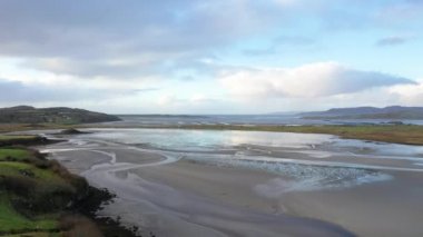 Donegal 'de Lettermacaward ve Portnoo arasındaki paradisiac kıyısı - İrlanda.
