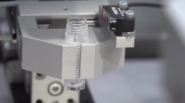 Laboratuvarda otomatik virüs ve DNA test makinesi