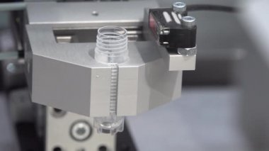 Laboratuvarda otomatik virüs ve DNA test makinesi