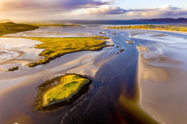 La paradisíaca costa entre Lettermacaward y Portnoo en el Condado de Donegal - Irlanda . — Foto de Stock