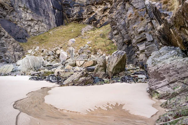 Der strand und höhlen am maghera strand in der nähe von ardara, county donegal - irland. — Stockfoto